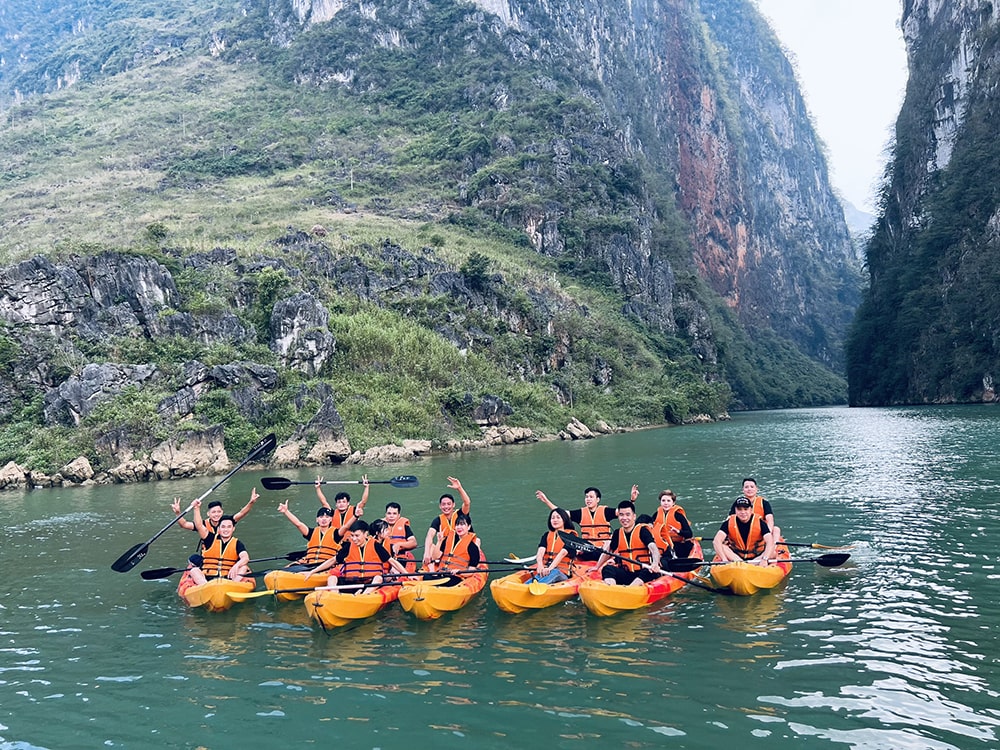 CNC chèo thuyền Kayak vượt Sông Nho Quế Hà Giang