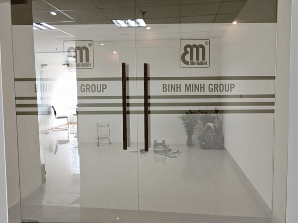 Dán giấy dán kính mờ là mẫu giấy dán kính văn phòng phổ biến nhất