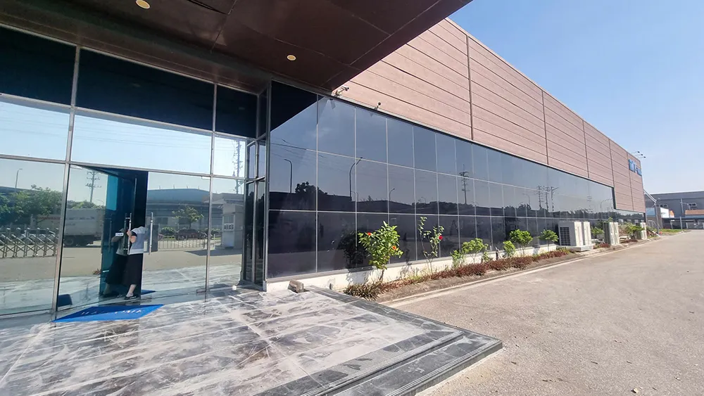 Dán kính phản quang đen xám