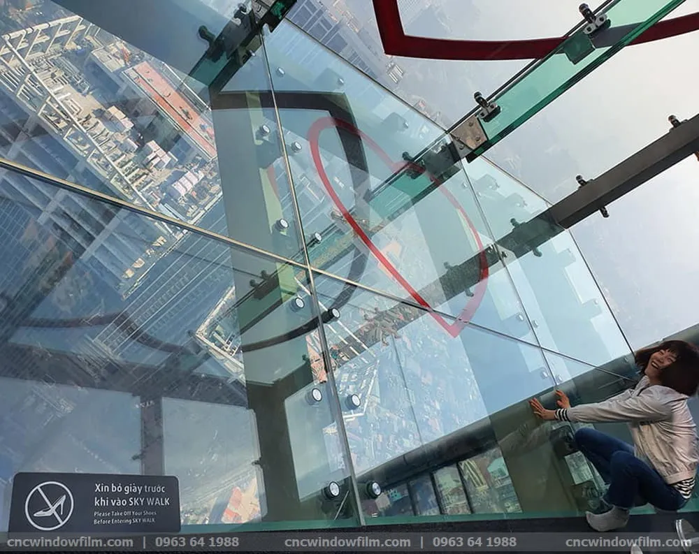 Phim dán kính an toàn trong suốt cho đài quan sát