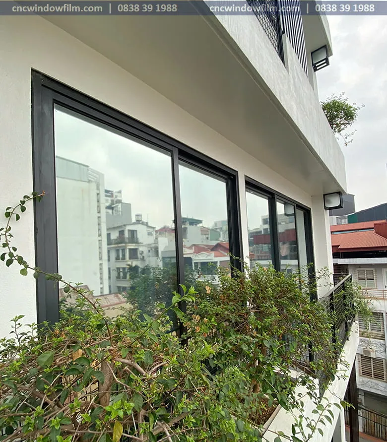 Giấy dán kính 1 chiều